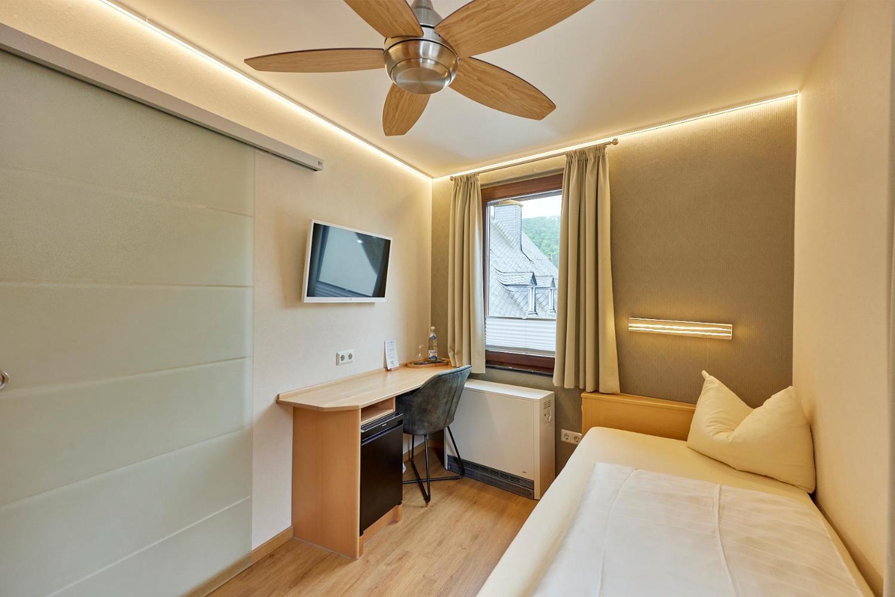 Hotel-Restaurant Ehses Zeltingen-Rachtig Ngoại thất bức ảnh
